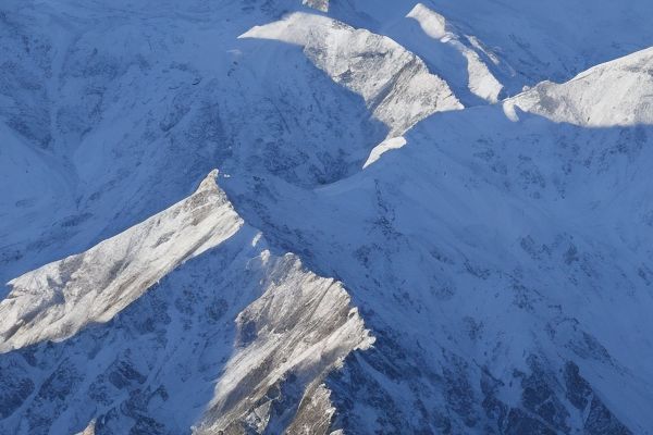 整形项目与知识的了解：整形手术种类、术前准备、术后护理、风险与副作用、恢复期等。

新标题：了解整形手术的种类、风险与恢复期祛斑